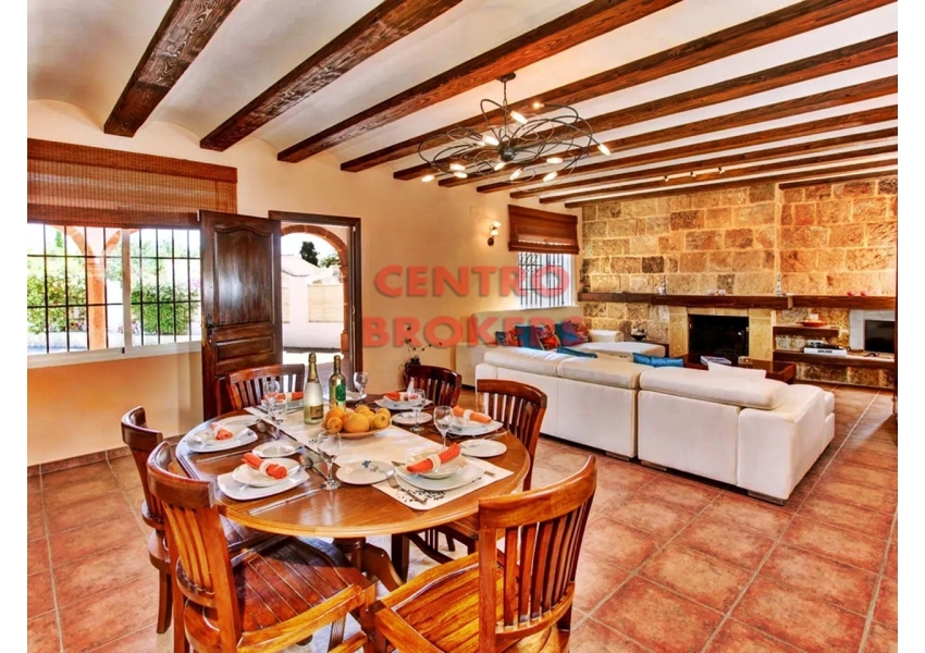 Rustykalna willa z basenem w Javea
